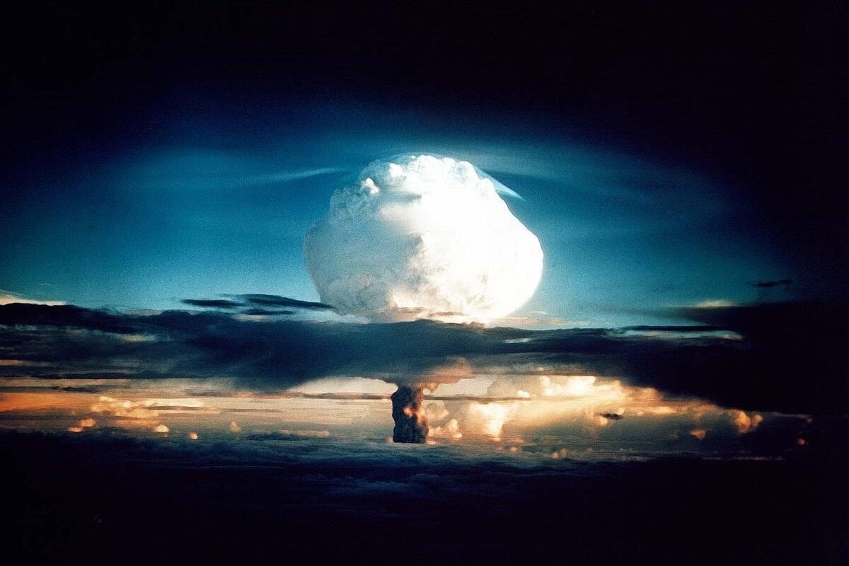 wikiimages-hydrogen-bomb-63146_1280